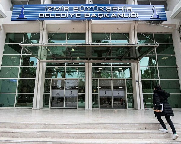 CHP'li Belediye Kendi Seçmenini Bile Soydu! İZBETON'daki Dev Vurgunda Detaylar Ortaya Çıktı